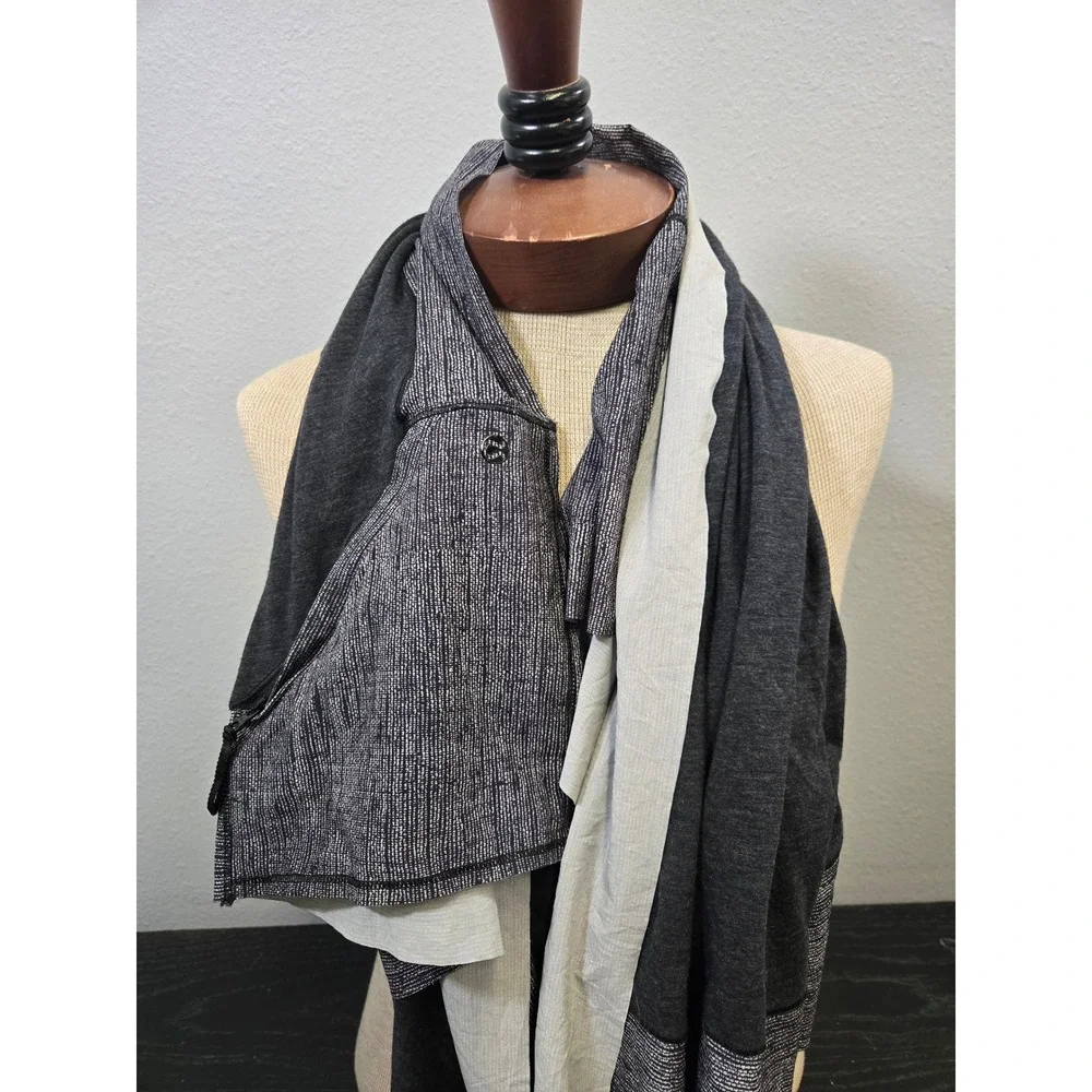 Lululemon Vinyasa Scarf Heathered Grey White Snap Wrap Infinity Pocket OS